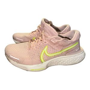 Nike Women's ZoomX Invincible Run size 9